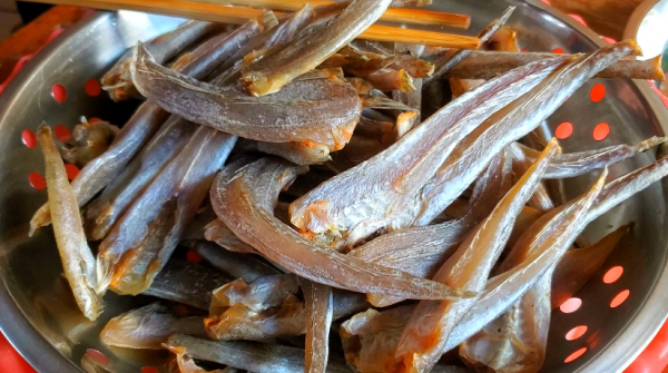 冬天，遇見這魚別手軟，刺少肉多，1次買30斤曬魚乾，蒸炸特解饞