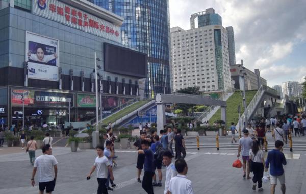 華強北陳金陵:曾是數碼行業晴雨表,如今妻離子散,以拾荒為生 華強北陳金陵:曾是數碼行業晴雨表,如今妻離子散,以拾荒為生