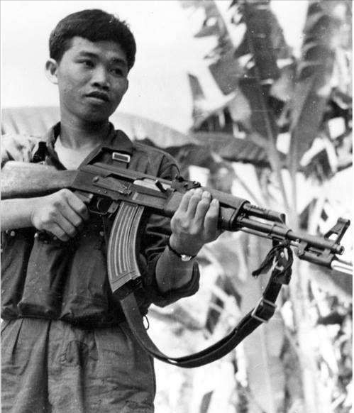 美國學習！蘇聯仿製！中國56式衝鋒槍彈匣袋，有何魔力開啟新潮流