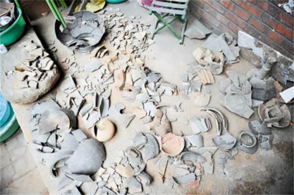 1976年，一農民在麥田中挖出一列磚牆，考古學家發現底下有古墓