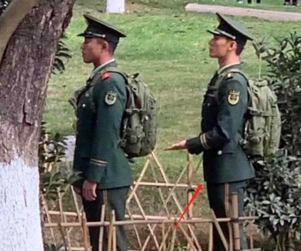 同樣是演軍人，肖戰張譯氣場強，黃景瑜像小混混，差別在於體態？