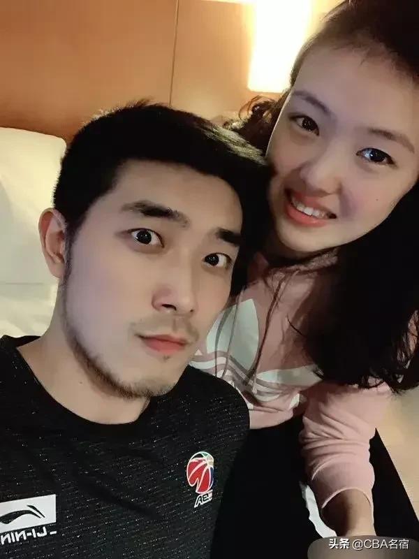 CBA三訊息：周琦雞蛋餅解饞，吳冠希撒狗糧，付豪看望喬文翰