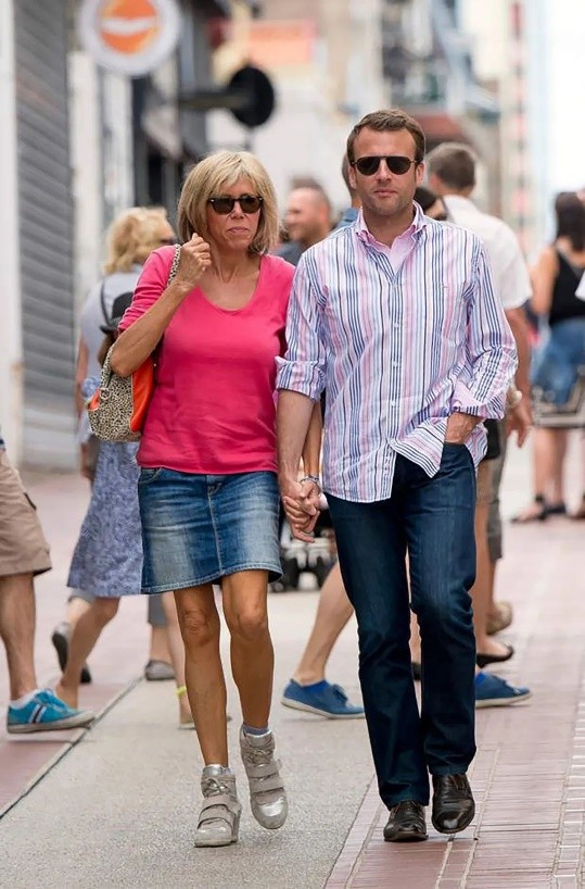 馬克龍有多放不下布麗吉特?每90分鐘通一次電話,在外寸步不離 馬克龍有多放不下布麗吉特?每90分鐘通一次電話,在外寸步不離