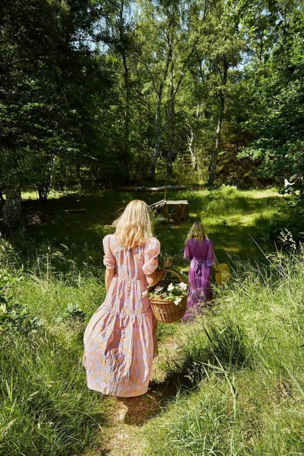 丹麥姐妹曬出80平度假風的家，明亮簡單色彩美，精緻生活超有愛