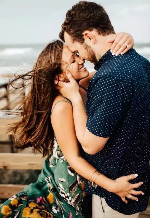 真人版&OpenCurlyDoubleQuote;兩小無猜&rdquo;：青梅竹馬分離12年後又相戀，7年後走進婚姻