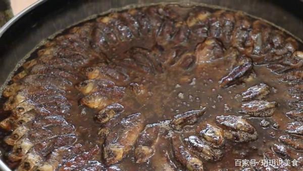 天津大叔賣非遺美食，15元一盒明星專程過來吃，食客一次買一鍋