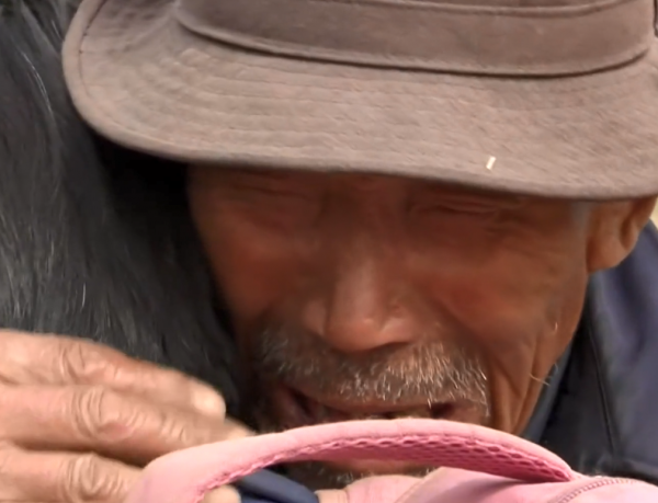 “變形計小魔王”王晨正：爺爺去世後，不遠萬里奔喪悼念