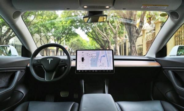 試駕Model 3高效能版有感——所謂魅力，究竟為何物？