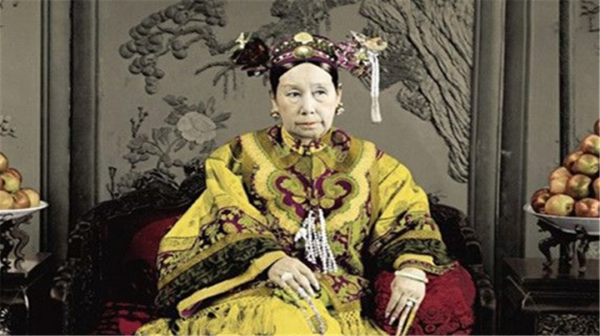 慈禧為什麼死後一年才下葬？出殯當天，送葬隊伍為什麼會臭氣熏天