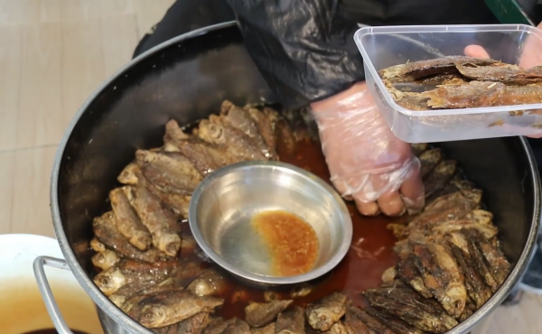 天津大哥做非遺小吃，傳承3代人，一鍋150斤，每天3鍋不夠賣