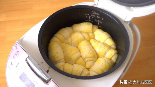 不要烤箱，電飯鍋做鹽麵包的方法，手工揉麵，無器械