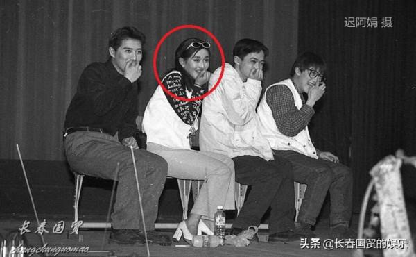 謝娜14歲舞臺表演照曝光，打扮時尚顯成熟