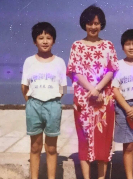 人間清醒大張偉：堅持和隊友對半分賬，拒絕黃小蕾，只寵胖媳婦兒