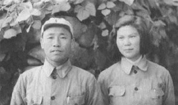 43年司令員正在開會，大會上突然一聲槍響，司令員被當場擊殺