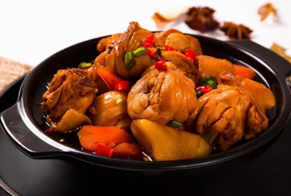 尚堯鐵鍋小公雞，麻辣鮮香，滋味醇厚，越吃越香