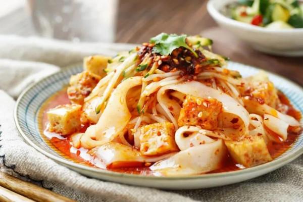 盤點中國最出名的八大街頭美食，每一種都是要排隊等好久才能吃到