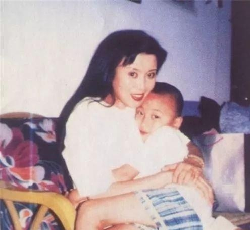 丁嘉麗，她的前半生真是荒唐