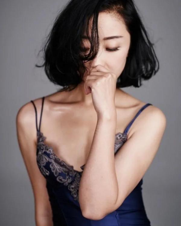 張瑤從歌手到演員,為角色剃光頭,戲裡嫁窩囊老公,戲外嫁CEO 張瑤從歌手到演員,為角色剃光頭,戲裡嫁窩囊老公,戲外嫁CEO