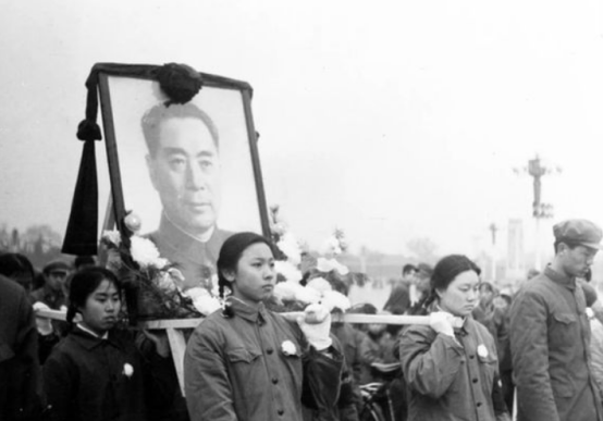 1990年張學良恢復自由,記者問他最佩服誰,他不假思索說出3個人 1990年張學良恢復自由,記者問他最佩服誰,他不假思索說出3個人