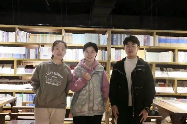 老人收養殘疾女孩25年,撿廢品供她上學,如今是國家二級運動員 老人收養殘疾女孩25年,撿廢品供她上學,如今是國家二級運動員