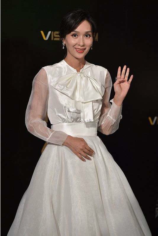 47歲楊恭如保養得真好，穿白色紗裙好溫柔，容貌氣質還是當年模樣