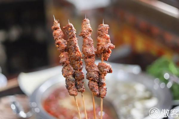 深藏老社群的火鍋店,不出名卻得和兵哥哥搶位置 深藏老社群的火鍋店,不出名卻得和兵哥哥搶位置