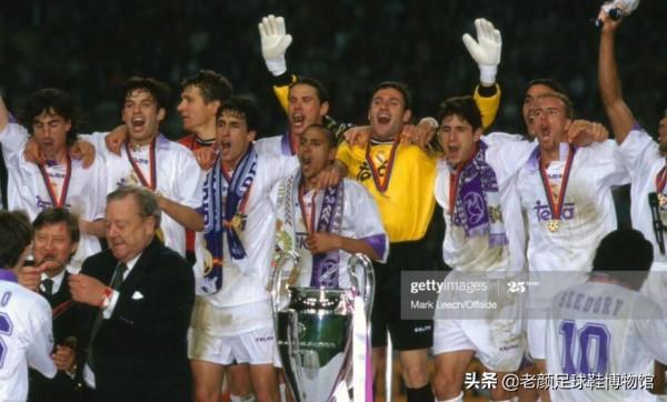 22歲兩奪歐冠，因荷蘭隊內訌失去皇馬主力位置，2400萬歐加盟國米