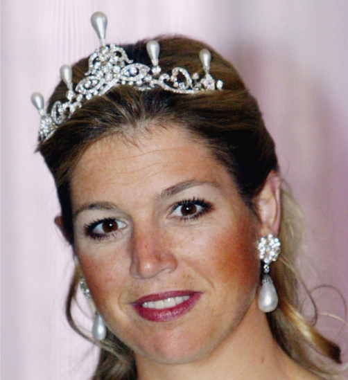 荷蘭王后：人高馬大氣場足，撐得起王冠華服，奢華珠寶不輸英女王