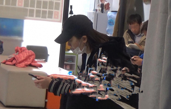 左小青女兒近況曝光,10歲身高已達媽媽肩膀,母女二人親密摟肩超溫馨 左小青女兒近況曝光,10歲身高已達媽媽肩膀,母女二人親密摟肩超溫馨