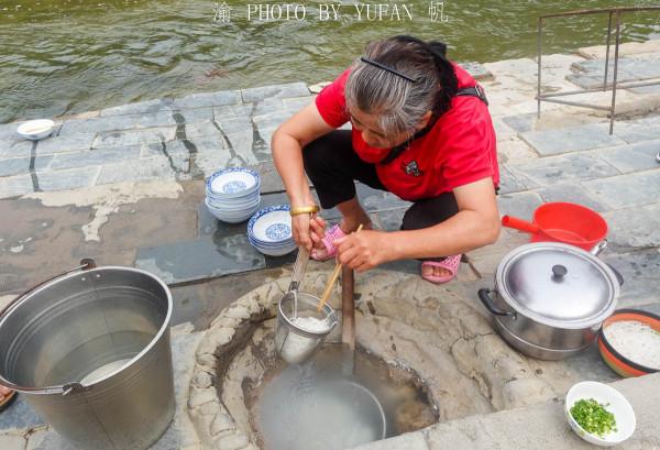中國最特別的早餐店,溫泉井裡煮米粉,10元一碗你敢吃嗎? 中國最特別的早餐店,溫泉井裡煮米粉,10元一碗你敢吃嗎?