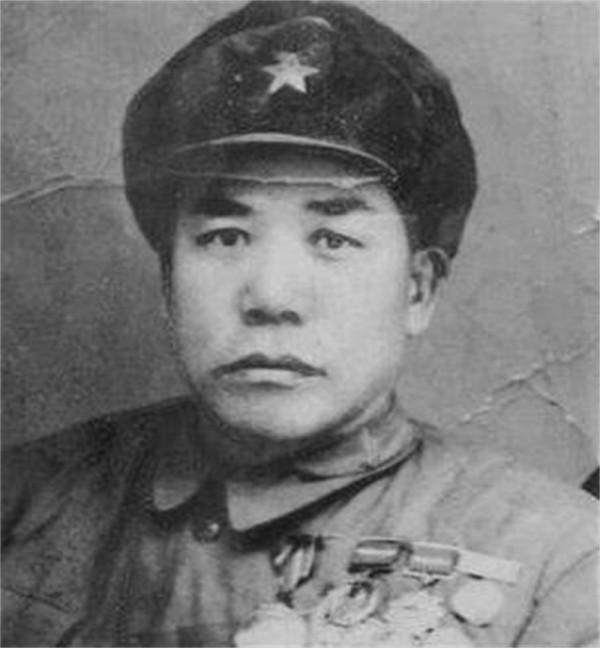 綽號呂布，一戰砍死27個日寇，榮立8次一等功，毛澤東：你很厲害