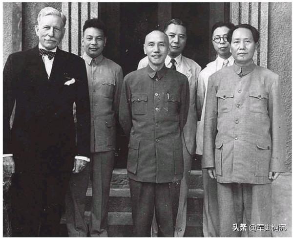 毛主席、朱德主動挑糧，戰士們還搶先一步，行動讓毛主席十分感動