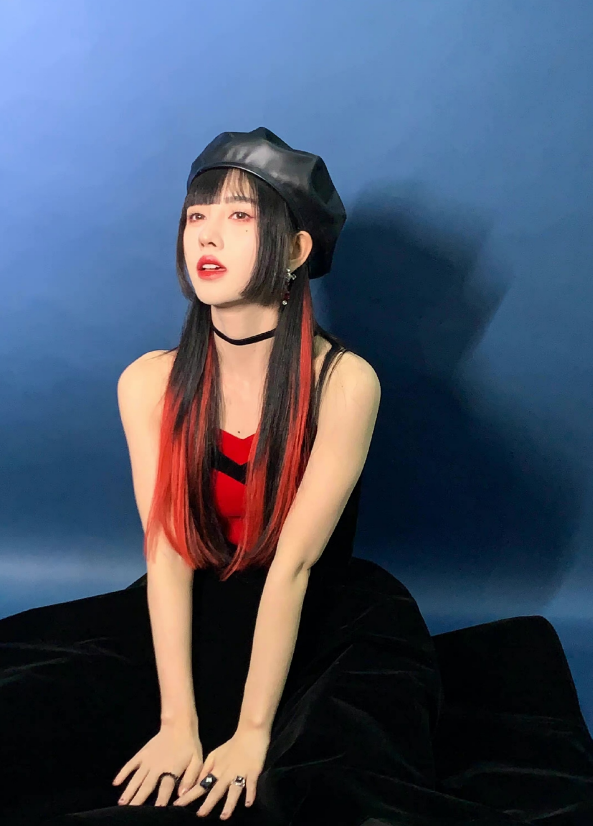 鞠婧禕終於放棄“半永久妝”，公主切造型真是純欲天花板，超好看