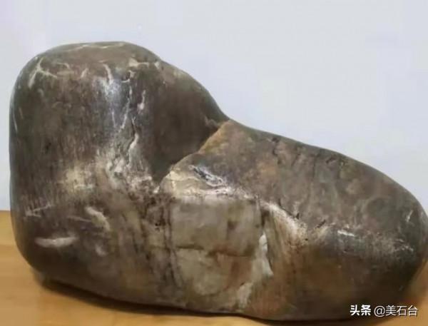 這塊像鞋的石頭開價1500萬，這些石頭鞋子不服