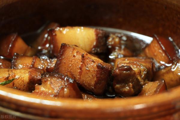 高血壓不能吃紅燒肉？心血管專家闢謠：高血壓最怕吃錯這三類食物