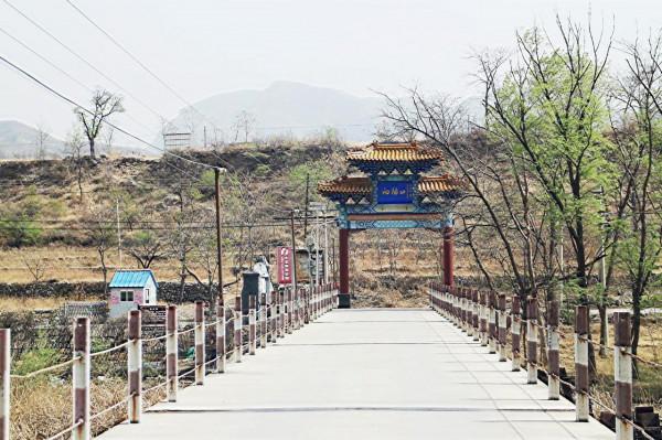 京西這條鄉村公路兩側有山、有水、有古村