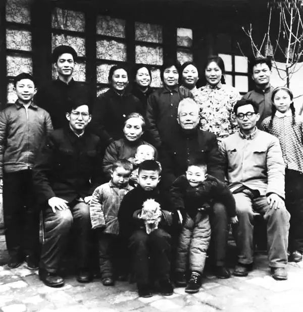 西藏解放後，當年拉薩街頭那個被將軍收養的流浪兒，後來怎麼樣了