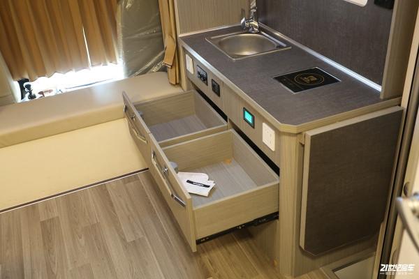 房車專用底盤加持，6氣囊空懸！慶鈴原廠五十鈴700P可可西里房車