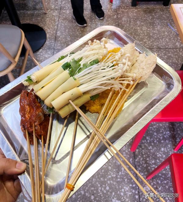 每次看到炸串店裡的自制雞排,自制牛排,都忍不住要嘗一嘗 每次看到炸串店裡的自制雞排,自制牛排,都忍不住要嘗一嘗