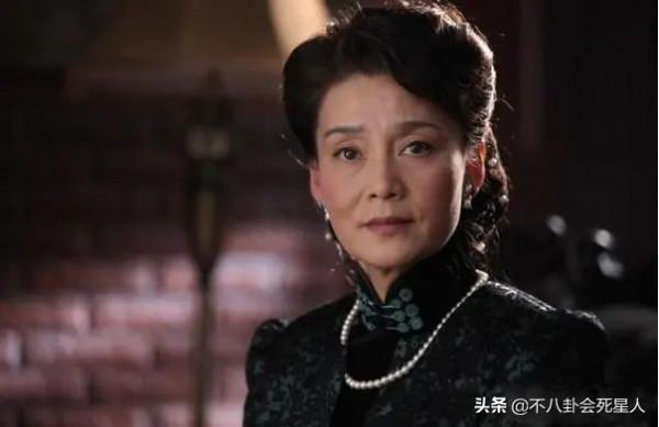 10位自然衰老的中老年女星，面板鬆弛滿面皺紋，但比整容臉舒服