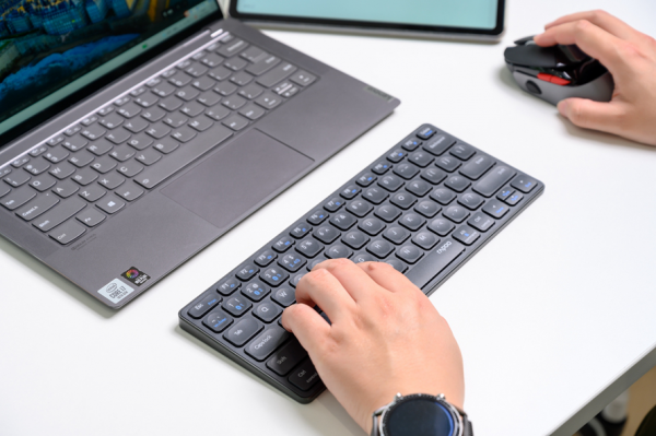 78鍵的輕盈打字精靈：雷柏E9050G無線刀鋒鍵盤體驗