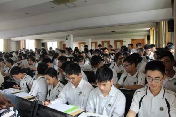 7成學生贊成數學“退出”高考，老師：數學就是用來淘汰這7成學生