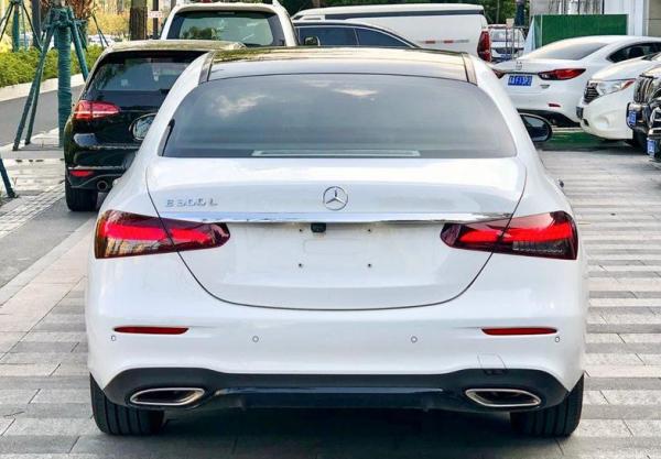 賓士E級:試駕300L 運動尊貴型,2.0T引擎夠不夠用? 賓士E級:試駕300L 運動尊貴型,2.0T引擎夠不夠用?