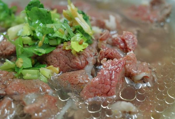 廣東最貴路邊攤80一碗,7點就賣光,製作過程簡單,燙幾下就出鍋 廣東最貴路邊攤80一碗,7點就賣光,製作過程簡單,燙幾下就出鍋