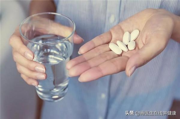 燒心反酸胃難受怎麼辦？醫生：用這2個方法可以得到緩解