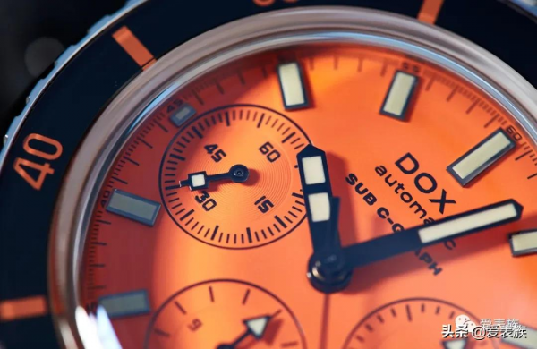 多彩面盤的計時碼錶DOXA SUB 200 C-GRAPH