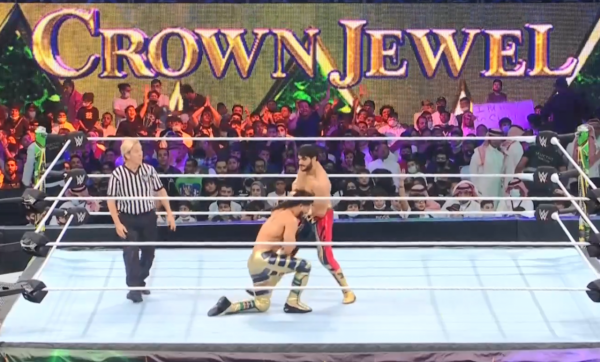 WWE寶冠大賽:大驚喜!奧運銀牌得主現身,阿里遭一腳踢翻? WWE寶冠大賽:大驚喜!奧運銀牌得主現身,阿里遭一腳踢翻?