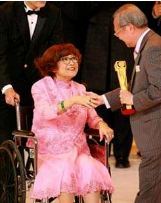 同樣是鄭少秋的女兒，沈殿霞和官晶華的女兒一對比，差距就出來了