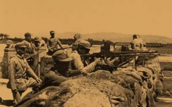 毛主席《論持久戰》發表後，白崇禧總結了兩句話，深得蔣介石贊同