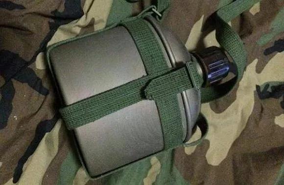 小裝備揭示大國崛起 解放軍軍用水壺 幾十年裡到底經過了多少變遷? 小裝備揭示大國崛起 解放軍軍用水壺 幾十年裡到底經過了多少變遷?